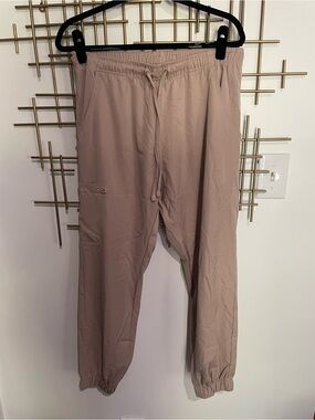 Mini Marilyn by MediChic tan scrub jogger pant (L)